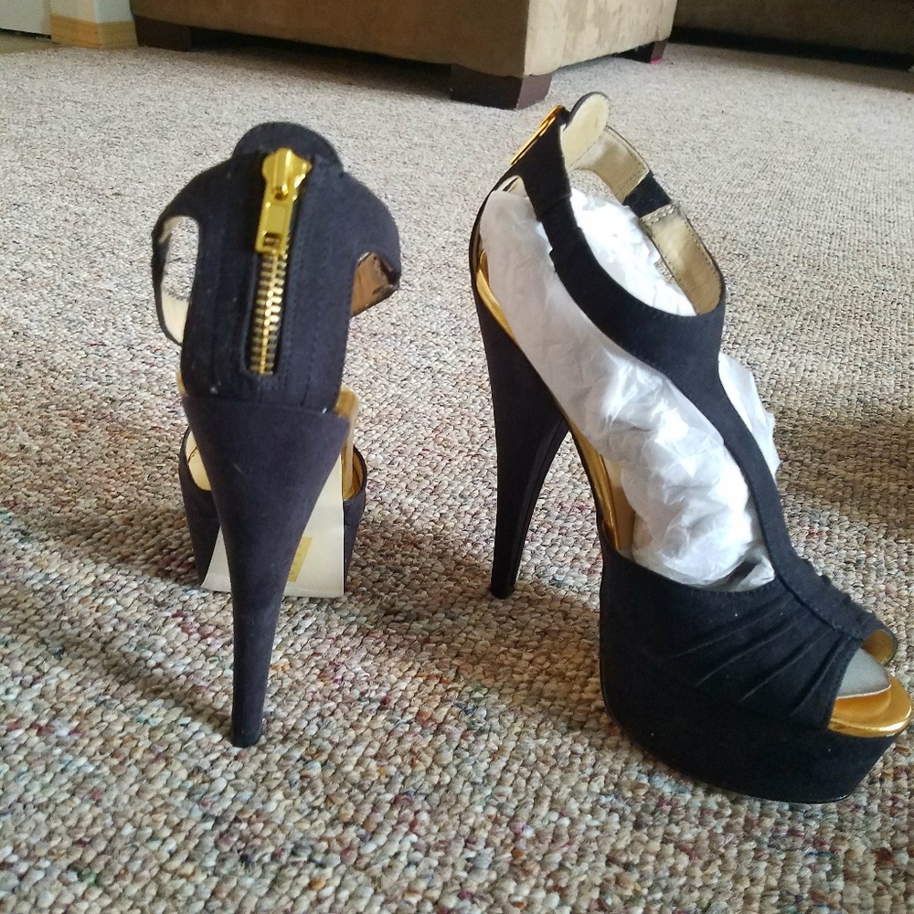 Brand new black heels - Picture 2 of 2